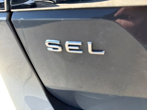 Used 2025 Volkswagen Atlas SEL AWD/4WD image 6