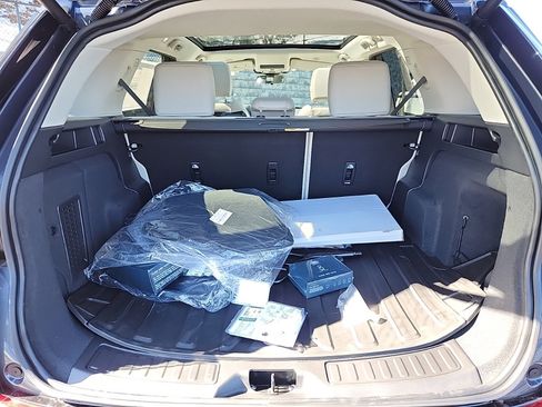 Certified 2025 Land Rover Discovery Sport S image 13