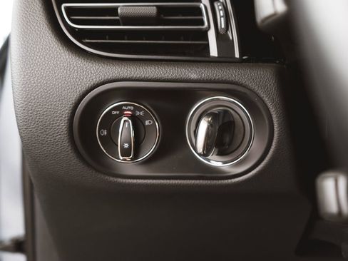 Used 2025 Porsche Macan image 21