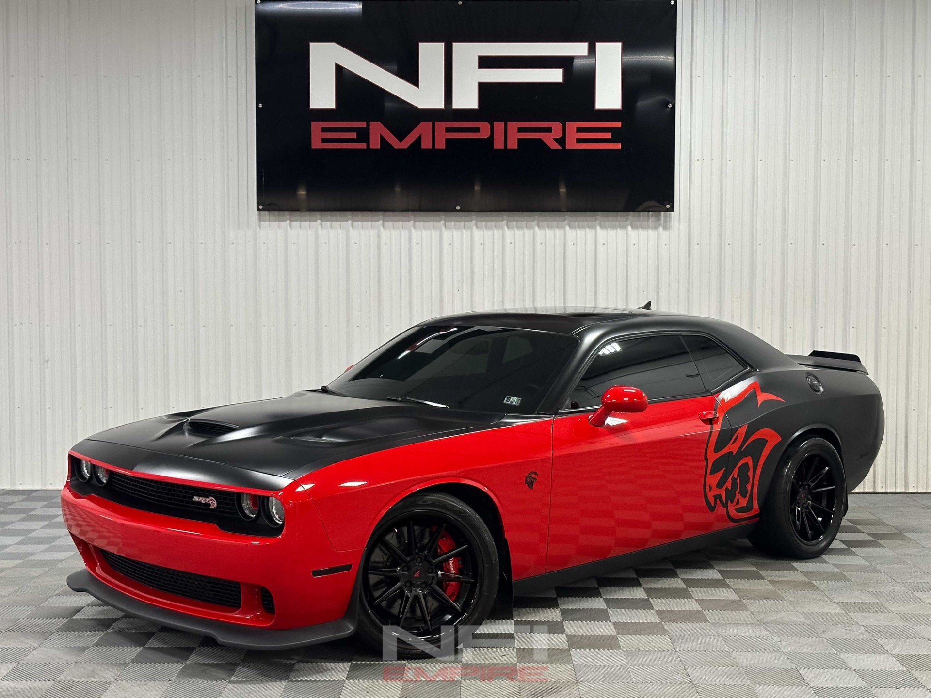 Used 2016 Dodge Challenger SRT Hellcat RWD image 1