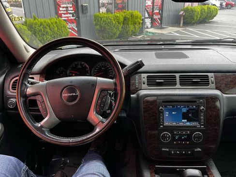 Used 2008 GMC Yukon XL Denali AWD/4WD image 8