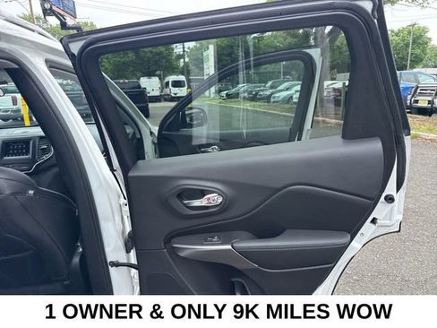 Used 2020 Jeep Cherokee Latitude Plus AWD/4WD image 30