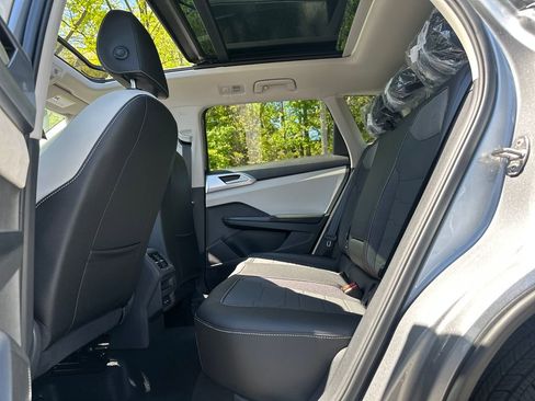 New 2026 Volkswagen Taos SE AWD/4WD image 13