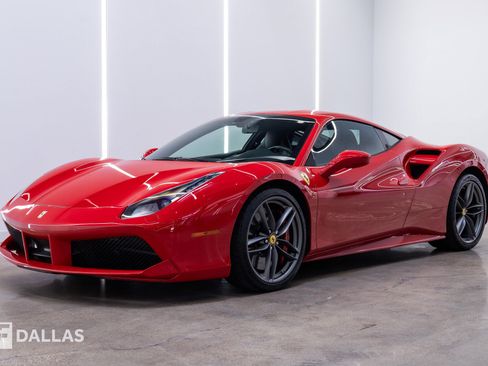 Used 2018 Ferrari 488 GTB RWD image 2