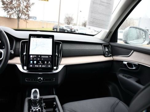 Certified 2025 Volvo XC90 B6 Plus image 16