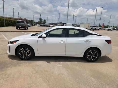 Used 2025 Nissan Sentra SV FWD image 8