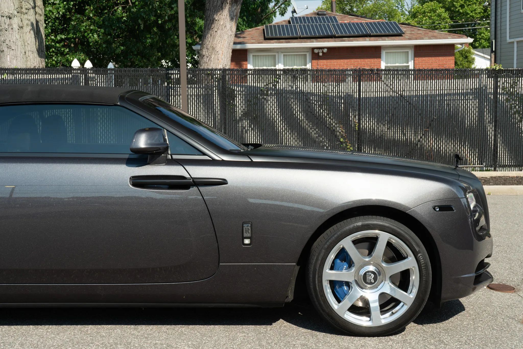 Used 2017 Rolls-Royce Dawn RWD image 39