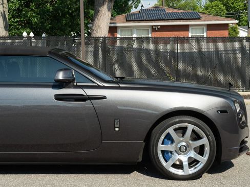 Used 2017 Rolls-Royce Dawn RWD image 39
