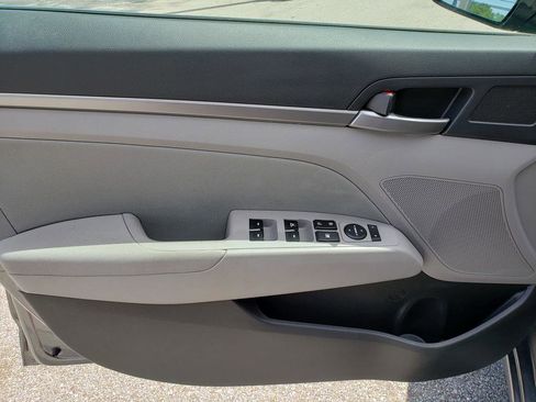 Used 2018 Hyundai Elantra Value Edition FWD image 9
