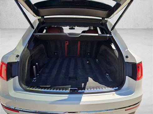 Used 2018 Bentley Bentayga Activity image 6