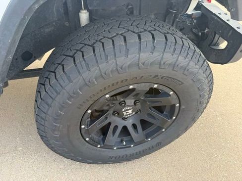 Used 2018 Jeep Wrangler Unlimited Sahara w/ LED Lighting Group AWD/4WD image 25