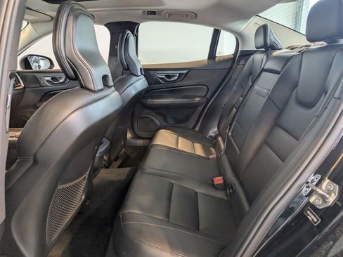 Used 2022 Volvo S60 B5 Inscription image 25