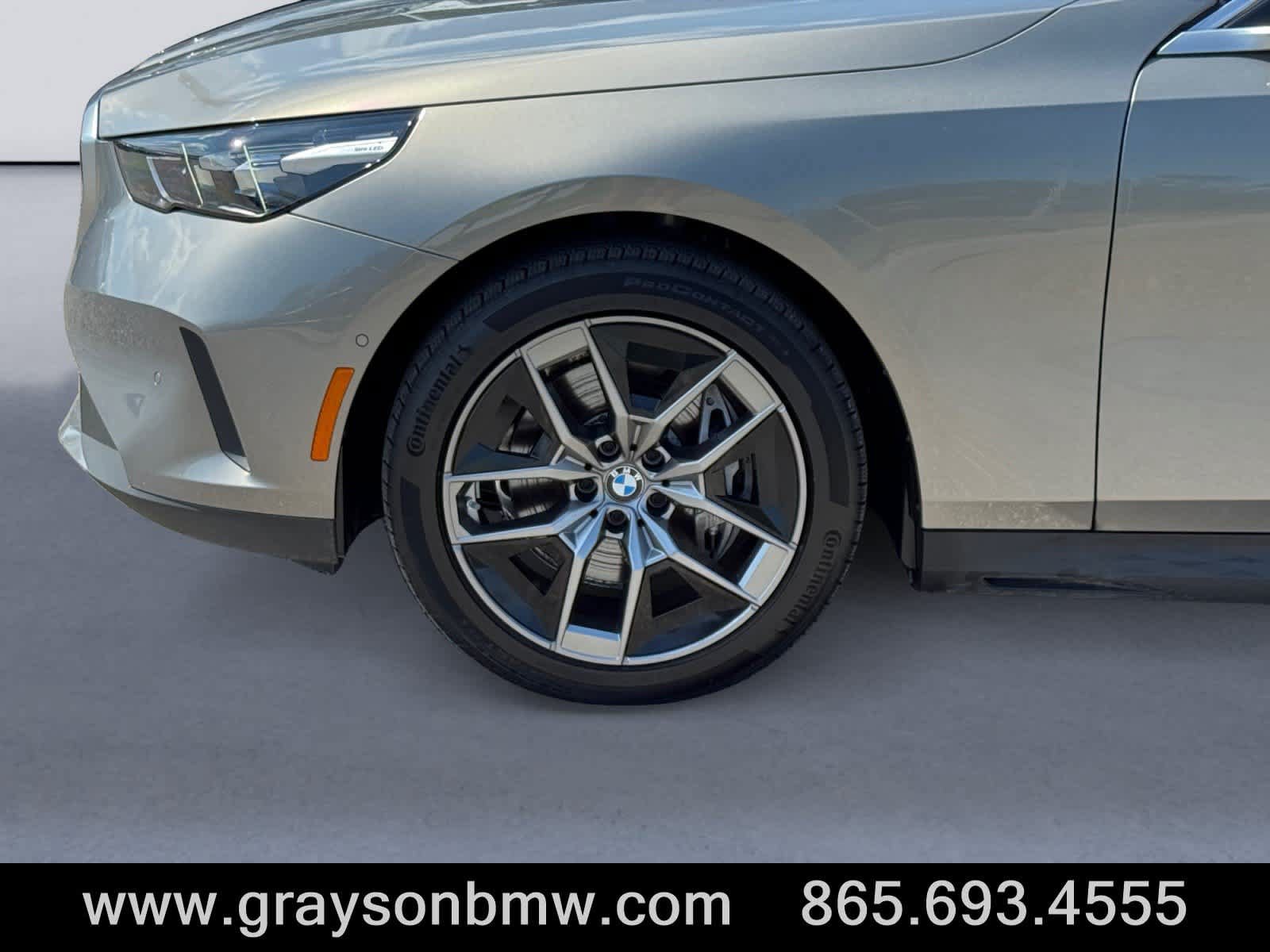 Used 2026 BMW 540i xDrive w/ Premium Package AWD/4WD image 10
