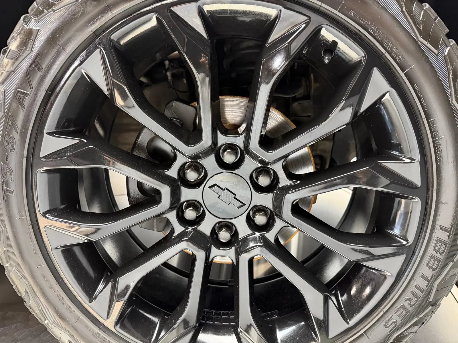 Used 2011 Chevrolet Avalanche LTZ RWD image 8