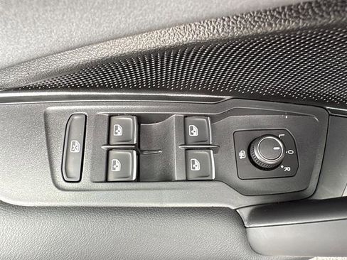 New 2026 Volkswagen Tiguan SE FWD image 24