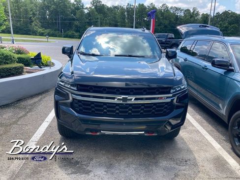 Used 2022 Chevrolet Suburban Z71 w/ Luxury Package AWD/4WD image 2