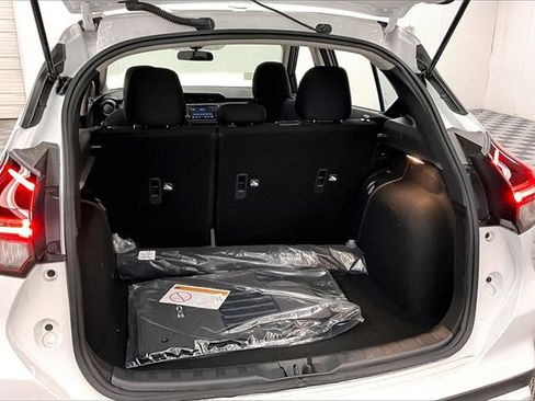 New 2025 Nissan Kicks Play S image 34