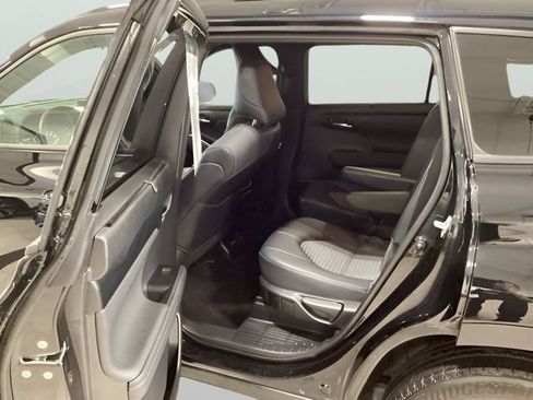 Used 2023 Toyota Highlander XSE AWD/4WD image 12