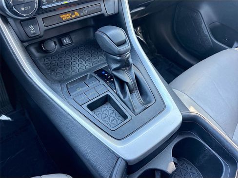 Used 2019 Toyota RAV4 XLE image 19