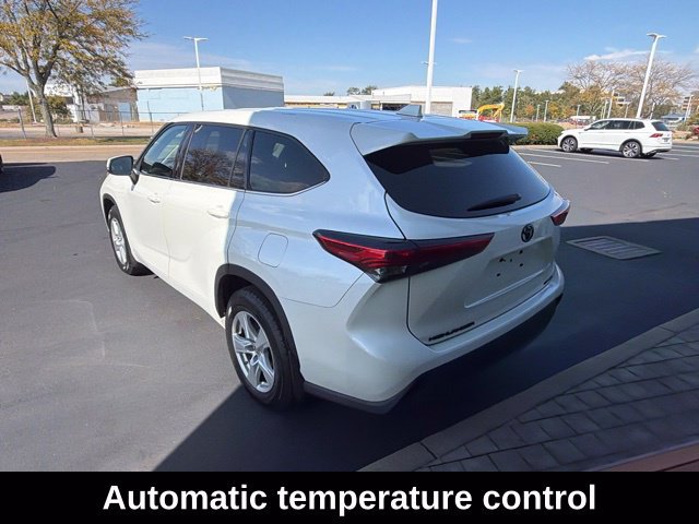 Used 2021 Toyota Highlander LE AWD/4WD image 2