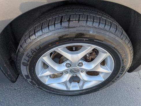 Used 2017 Chrysler Pacifica Touring-L image 9