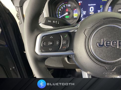 Used 2025 Jeep Wrangler Unlimited Sahara AWD/4WD image 22