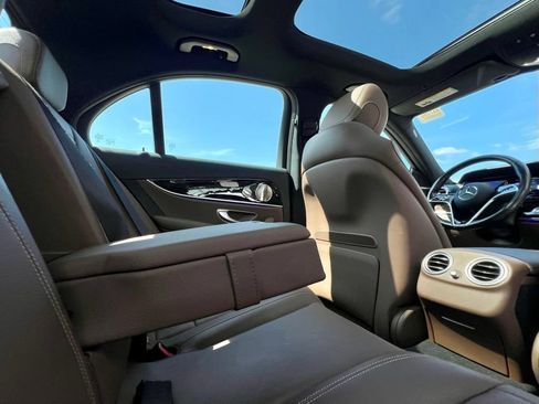 Used 2022 Mercedes-Benz E 450 4MATIC Sedan image 12