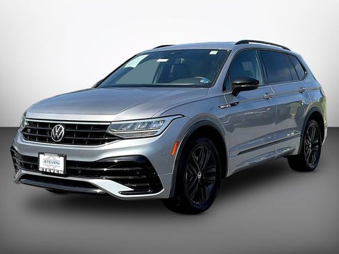 Used 2022 Volkswagen Tiguan SE R-Line FWD image 3