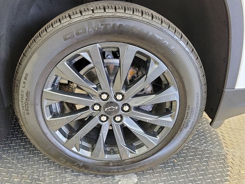 Used 2023 Chevrolet Traverse RS image 27