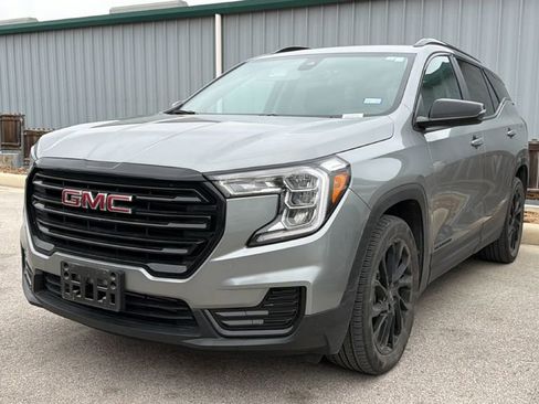 Used 2024 GMC Terrain SLE w/ Driver Convenience Package FWD image 16