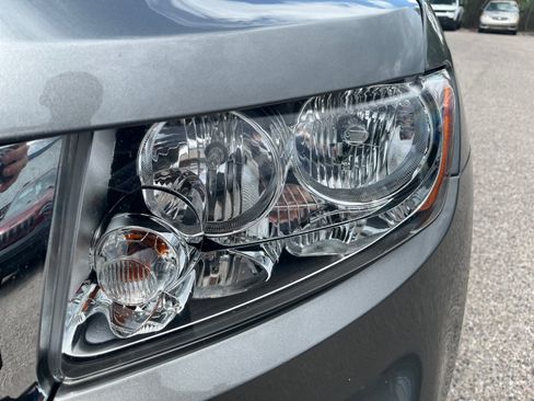 Used 2013 Jeep Grand Cherokee Laredo w/ Laredo E Group AWD/4WD image 10