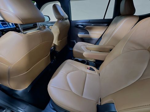 Used 2022 Toyota Highlander Platinum image 29