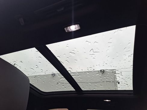 Certified 2023 Cadillac Escalade Premium Luxury image 10