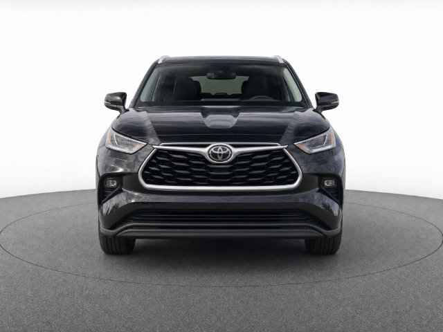 Used 2024 Toyota Highlander XLE FWD image 5