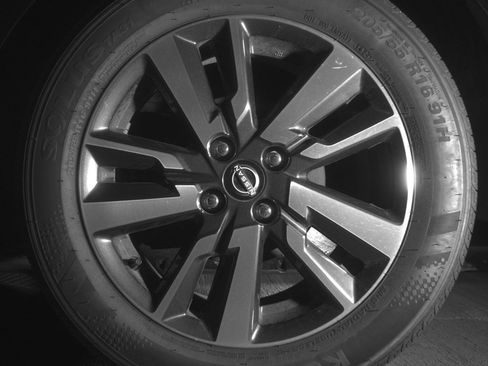 Used 2025 Nissan Versa SV image 14