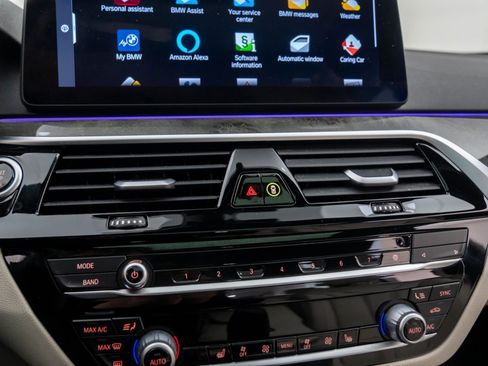 Used 2022 BMW 540i xDrive w/ Premium Package image 25