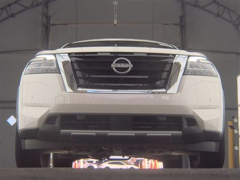 Used 2024 Nissan Pathfinder SL w/ SL Premium Package image 4