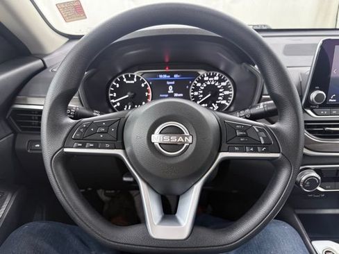 Used 2025 Nissan Altima 2.5 SV FWD image 23
