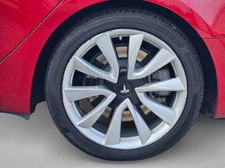 Used 2018 Tesla Model 3 Long Range video 4