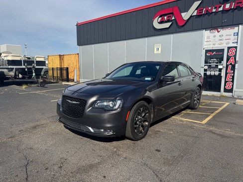 Used 2017 Chrysler 300 S image 3