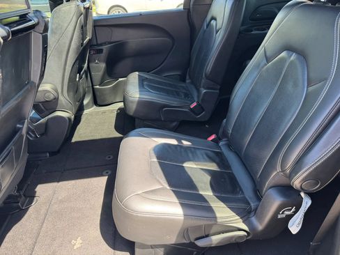 Used 2020 Chrysler Pacifica Touring-L Plus w/ Advanced Safetytec Group FWD image 35