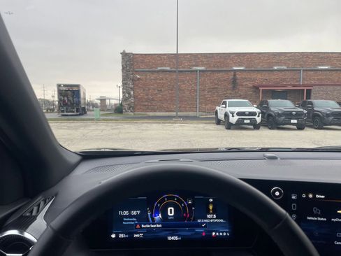 Used 2025 Chevrolet Equinox LT image 34