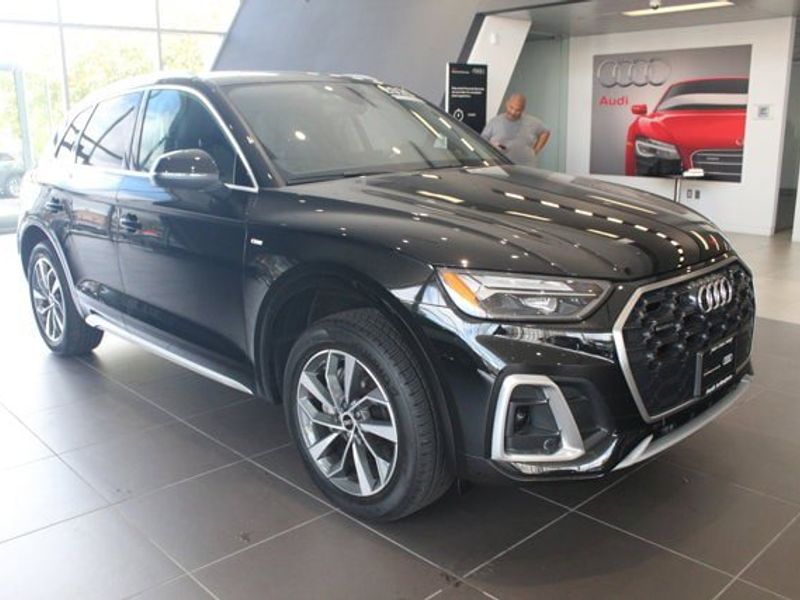 Certified 2025 Audi Q5 2.0T Premium Plus image 1