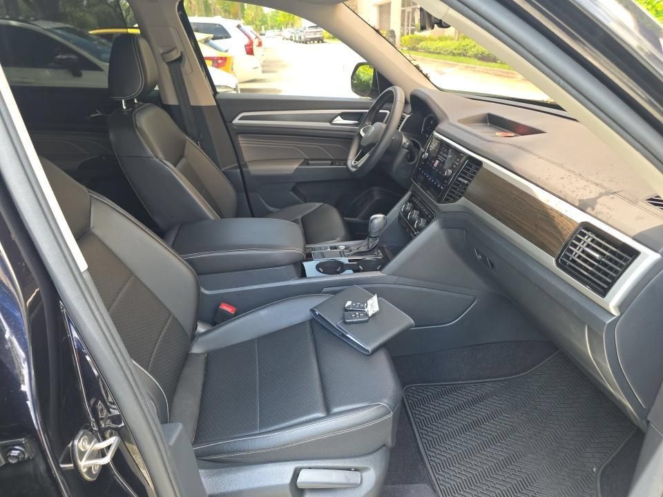 Used 2023 Volkswagen Atlas SE w/ Black Wheel Package FWD image 11