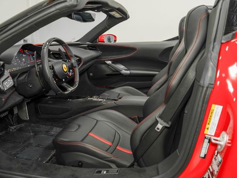 Used 2022 Ferrari SF90 Spider image 39