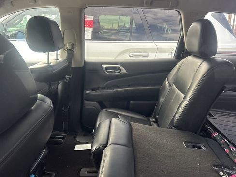 Used 2018 Nissan Pathfinder SL w/ Midnight Edition Package image 9