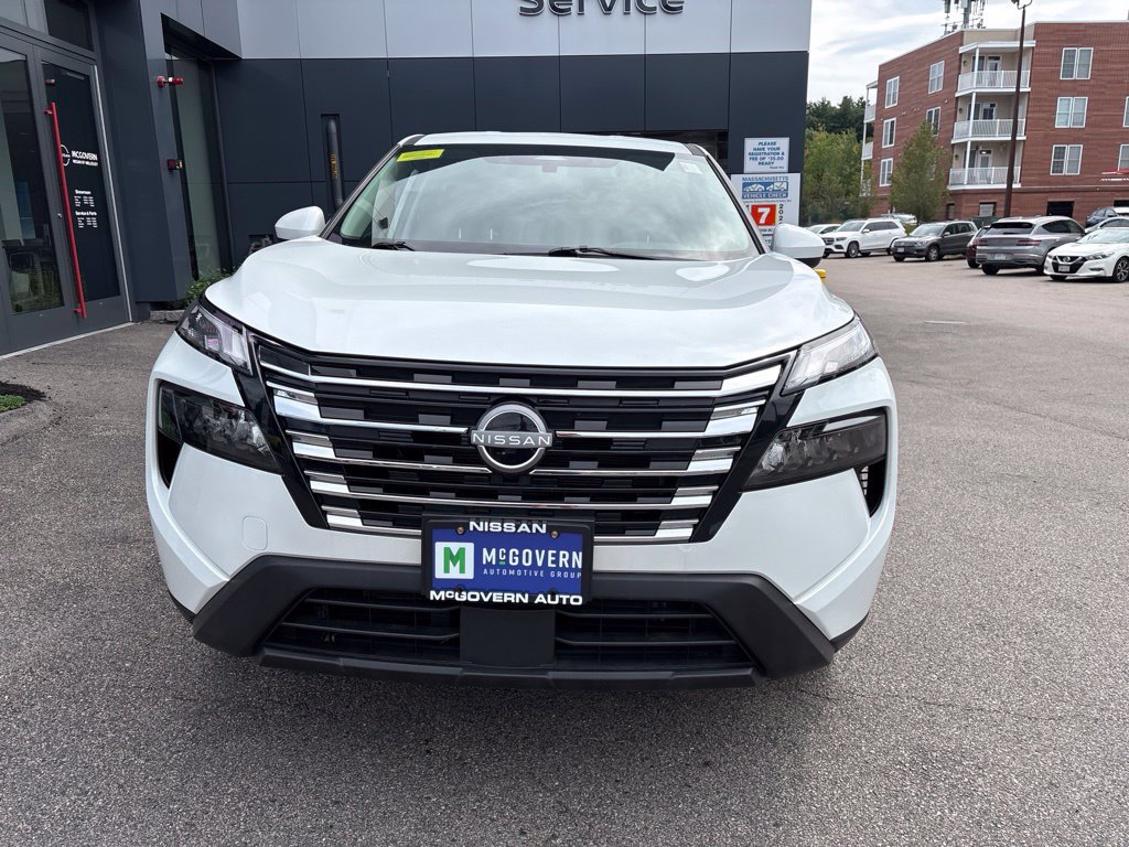 Certified 2026 Nissan Rogue SV AWD/4WD image 3