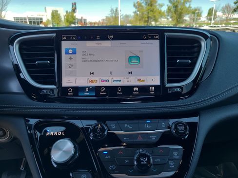 New 2026 Chrysler Pacifica Select FWD image 24