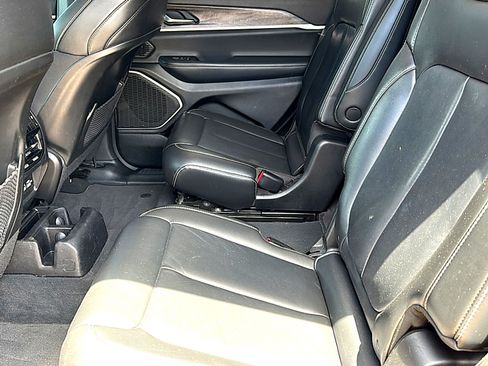 Used 2022 Jeep Grand Cherokee L Limited AWD/4WD image 19