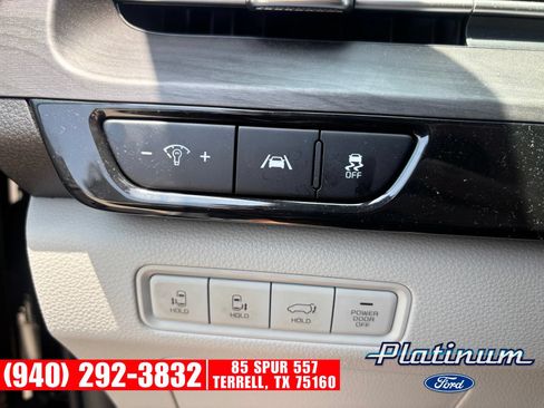 Used 2024 Kia Carnival EX FWD image 21